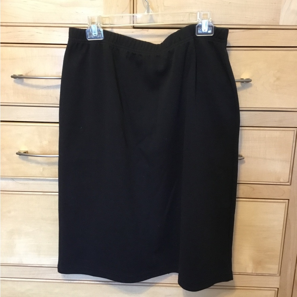 Women’s extra large straight skirt, black poly and cotton elastic pull on style